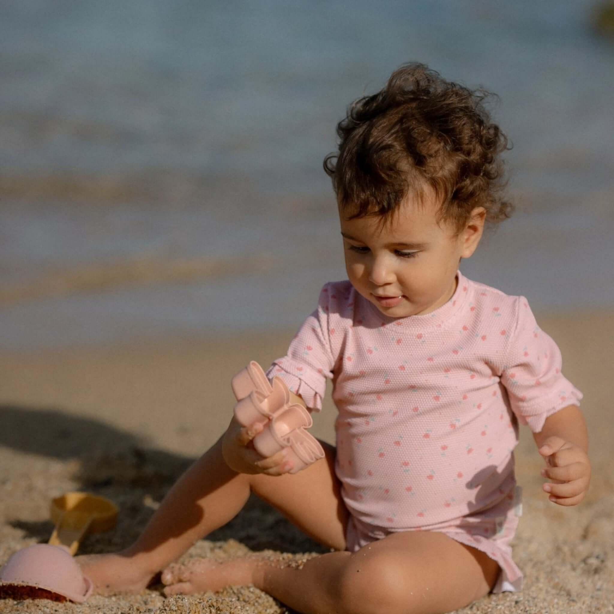 LITTLE DUTCH Μπλουζάκι κοντομάνικο με προστασία UV Sunny Flowers Blush.tosodakids (2)